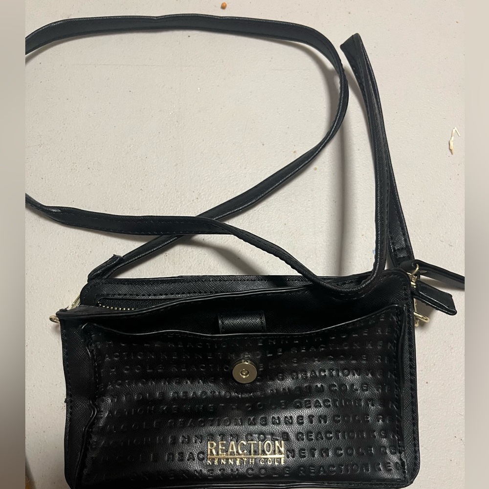 Kenneth Cole Reaction Black Textured Crossbody Bag